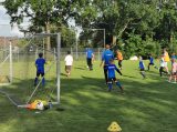 Laatste training S.K.N.W.K. JO9-1 van seizoen 2021-2022 (partijtje tegen de ouders) (54/71)